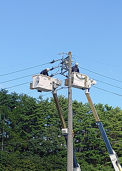 電線を張り、電路を形づくる